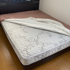 クイーンベッド　マットレス　フレームの画像