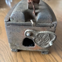 昔のアイロンの画像