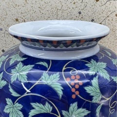 有田焼 若山 作 唐草 葡萄 模様 花瓶 在銘 良品 壷 花器 花入 花生 華道具 茶道具 煎茶道具 茶器 煎茶器 和美術 和骨董 古玩 骨董 青華緑彩 の画像