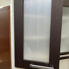 イ2601-739 キッチンボード ダークブラウン ホワイト 上下分割可 ガラス窓修理有り キズ汚れ有りの画像