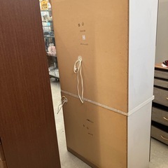 イ2601-739 キッチンボード ダークブラウン ホワイト 上下分割可 ガラス窓修理有り キズ汚れ有りの画像