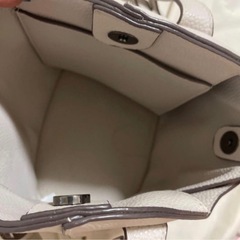 ライトグレーショルダーバッグ　の画像