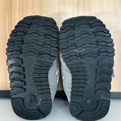 ベビーシューズ12.5 ニューバランス　グレーの画像