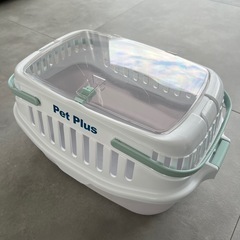 【状態良好】Pet Plus ペット用キャリーバッグ2個セット 犬用 猫用  ペットプラス　キャリーケース 通院 お出かけ ドライブ ゲージ ホワイトの画像