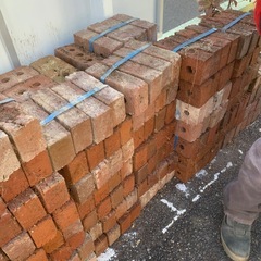 早いもの勝ち‼️大量レンガ問い合わせ多数のため受付は終了しております。、（穴あきのみ） まとめ売り　１セット120個３００キロ の画像