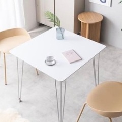 使用感かなりあり　白いカフェテーブル　75cm 正方形の画像