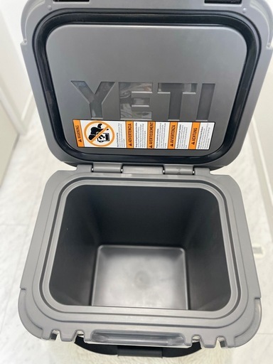 YETI ROADIE 24 HARD COOLER CHARCOAL / イエティ クーラーボックス ローディー24 チャコール