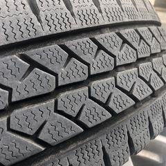 ホイール付き国産スタッドレス  バリ山　キャラバンで使用の画像