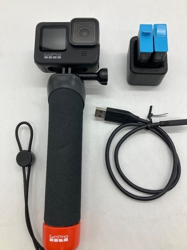 【トレファク足立扇店】GoPro 9 BLACK ｸﾞﾘｯﾌﾟ･充電器･USBｹｰﾌﾞﾙ付 ﾊﾞｯﾃﾘｰ3個付