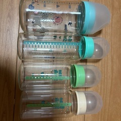 哺乳瓶4本の画像