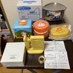 お米ケース・サマーピッチャー・メジャーカップ・ランチボックス・蓋付き三角コーナー・テープシーラー計8点・全て未使用品の画像