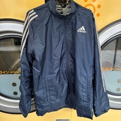 adidasナイロンジャケット
の画像