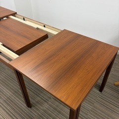 Skovby（スコービー） SM 23 ダイニングテーブル です。  Skovbyはデンマークの老舗家具ブランドで、 高品質な素材と高いクラフトマンシップに定評のある北欧高級家具メーカーです。の画像