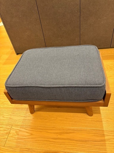 UNICO ALBEROオットマン (とも) センター南のソファ《オットマン》の