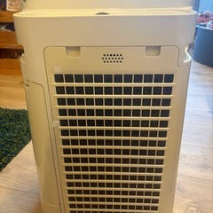 空気清浄機　SHARP KC-H50-Wの画像