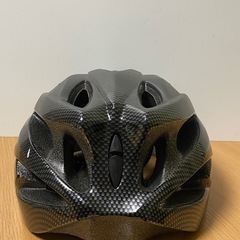 美品　GB24429 超軽量 自転車ヘルメット 流線型 フリーサイズの画像