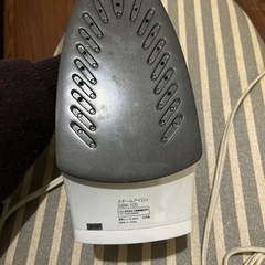 【お渡し決定済み】アイロン台＋アイロンの画像