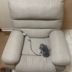 ニトリ電動【超美品】リクライニングソファ
1人掛けビリーバ2の画像