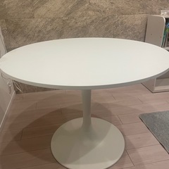 IKEAテーブルDOCKSTAの画像