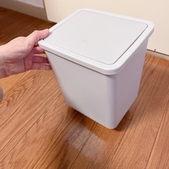 【引越処分】ワンタッチゴミ箱の画像