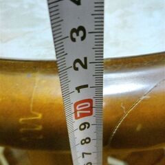 大理石模様のダイニングテーブルの画像