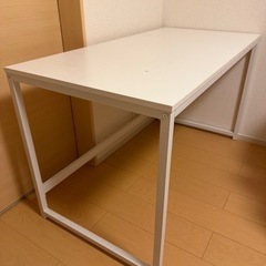 パソコンデスクの画像