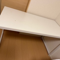 パソコンデスクの画像