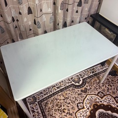 ホワイト　強化ガラステーブル　引取りか配達の画像