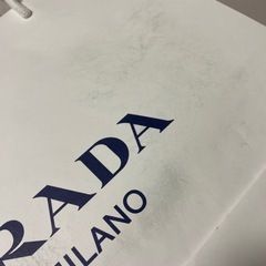 PRADAショップ袋の画像