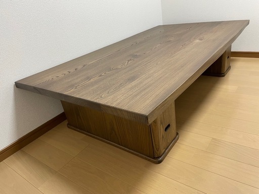 テーブル