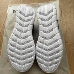 スニーカー　男女兼用　25.0  新品　グレー　軽量の画像