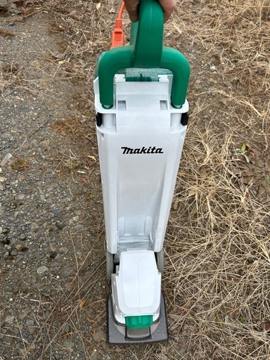 マキタの芝刈り機