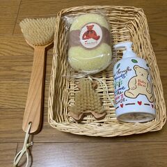 【美品】ボディーブラシ、スポンジ、ソープディスペンサー（引取必要。引取日限定）の画像