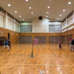 毎週水曜日の夜、バドミントンしませんか？
