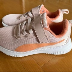 pumaキッズスニーカーの画像