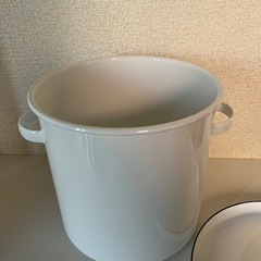 野田琺瑯(Nodahoro) 保存容器 ラウンドストッカー 21cm 蓋付き ホーローの画像