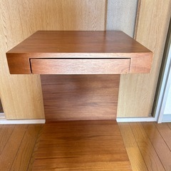 サイドテーブル（引き出し付き）の画像