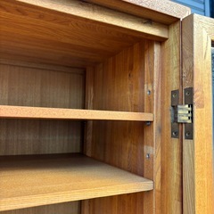 ①木製キャビネット ガラス扉 アンティーク家具 食器棚 キャビネット  の画像