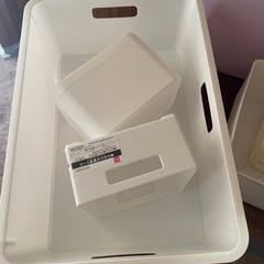 ケースなど7個セットの画像