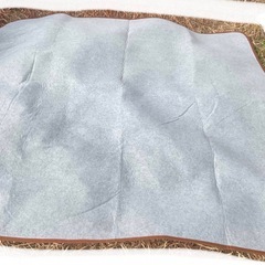 ラグ　マット  A  縦横186cm  アイボリーに食器等の柄の画像