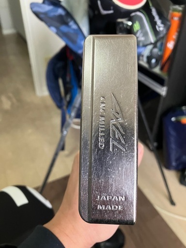 ゴルフパター　AXEL CNC MILLED カバー有り