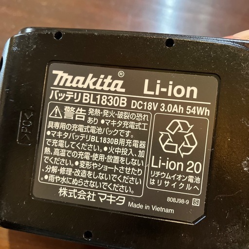 makita 充電式クリーナー　【F01060】
