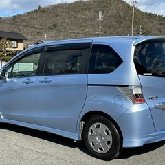 《平成25年式フリードハイブリッド ジャストセレクション 7人乗り 禁煙清潔☆極上美車！》☆両側パワースライドドア☆スマートキーX2個☆Gathersナビ☆Bluetooth☆地デジフルセグTV☆バックモニター☆クルーズコントロール☆VSA☆ドライブレコーダーの画像