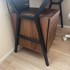 NITORI ウォールナット パソコンデスク 引き出し付き
の画像