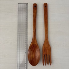 大きな木製スプーンとフォーク　の画像