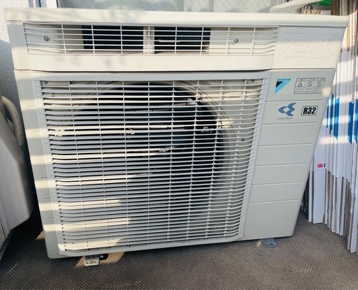 中古　ダイキンエアコン　うるるとさらら　23畳用　洗浄済み　動作確認済み　引き取りのみ