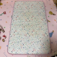 お昼寝マット・子ども椅子・イス用テーブルの計3点、無料の画像