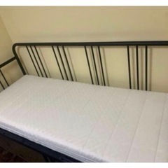 【30%オフ】IKEA ベッド (シングル/ダブル可)の画像