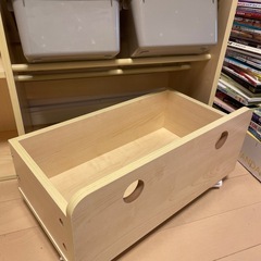 美品です。絵本棚の画像