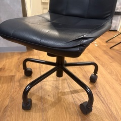 オフィスチェア コンパクト シンプル ロッキング デスクチェア レザー 回転椅子 黒 おしゃれの画像